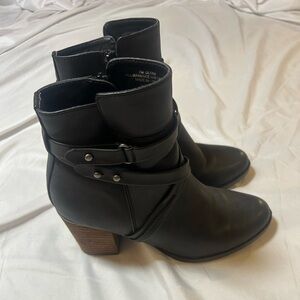 Crown Vintage Ultra Ankle Boots Womens 7M Black Round Toe Side Zip Casual Ultra